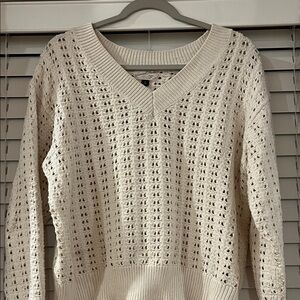 Universal Thread Cream V-Neck Sweater